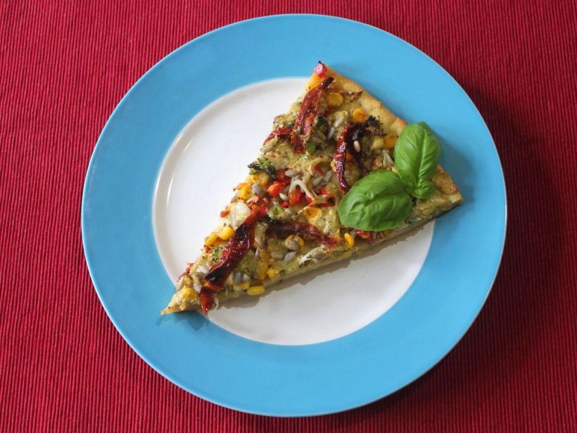 Gemüse Pizza mit Kartoffelboden (veganer Gemüsekuchen) | Vital for your ...